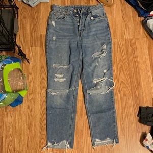 DIVIDED Button up high rise distressed jeans